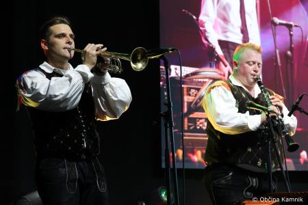 Ansambel bratov Poljanšek že 50 let navdihuje in zabava z nepozabnimi melodijami (3)